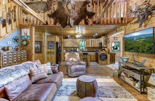 Mineral Bluff Cabin | Wolf Creek Haven - Rustic Outdoor Kitchen, Swinging Porch Bed on Rushing Creek