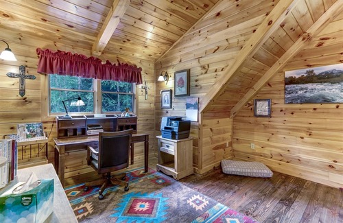 Mineral Bluff Cabin | Wolf Creek Haven - Rustic Outdoor Kitchen, Swinging Porch Bed on Rushing Creek
