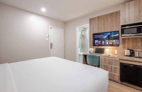 Gay Village Hotel | Wolf King – Downtown Urban Stay