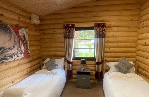 Morpeth Cottage | Wolf Lodge - a log cabin that sleeps 6 guests in 3 bedrooms