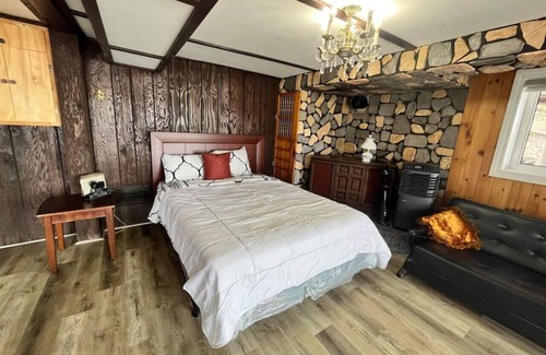 Wollaston House | Wollaston Castle with a Gorgeous Waterfront