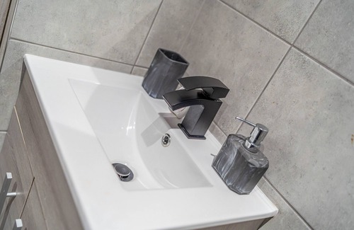 Wolverhampton Apartment | Wolverhampton City Apartment 3, Central Hub