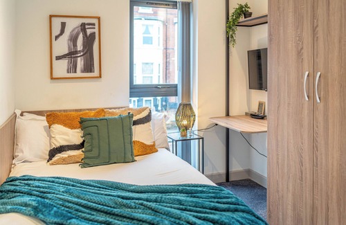 Wolverhampton Apartment | Wolverhampton City Apartment 3, Central Hub