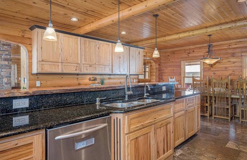 Kent Cabin | Wonder Bear Lodge | 7 Bedrms, King beds | Hot Tub | 2 game rooms |
