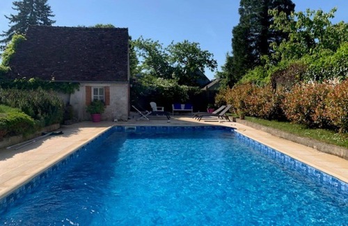 Saint-Denis-sur-Loire House | Wonderful private villa for 6 guests with private pool, WIFI, TV, terrace and pets allowed