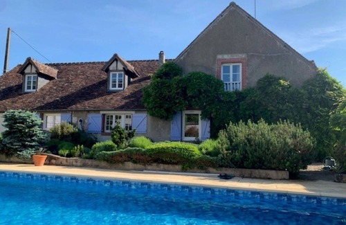 Saint-Denis-sur-Loire House | Wonderful private villa for 6 guests with private pool, WIFI, TV, terrace and pets allowed