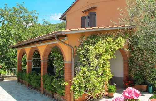Castiglion Fiorentino House | Wonderful private villa for 6 guests with private pool, WIFI, TV, patio and pets allowed