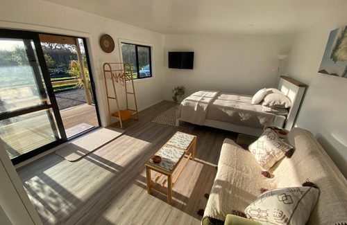 Gisborne House | Wonderful 1-bedroom bungalow in Gisborne with great views ,close to the beach