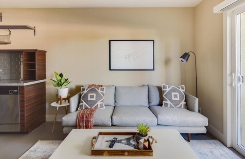 East San Mateo Apartment | Wonderful 1BR in San Mateo, Pool + Parking
