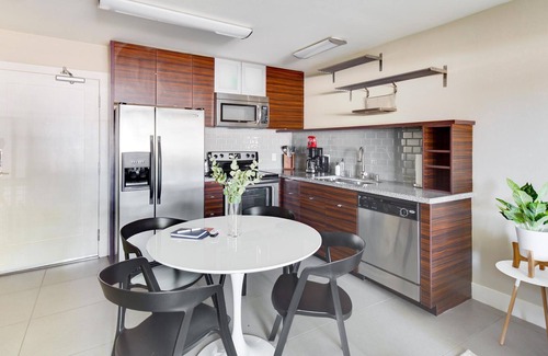 East San Mateo Apartment | Wonderful 1BR in San Mateo, Pool + Parking