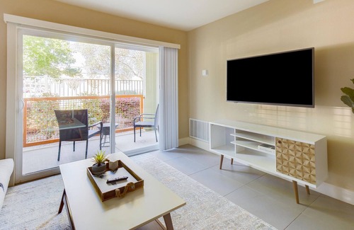 East San Mateo Apartment | Wonderful 1BR in San Mateo, Pool + Parking