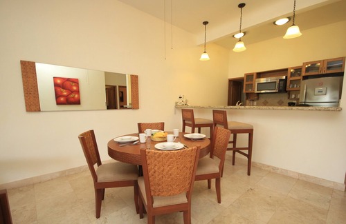 L Condo | Wonderful 2 Bedroom Condo In Front Of The Marina With A Beautiful Pool