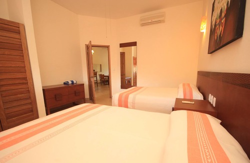 L Condo | Wonderful 2 Bedroom Condo In Front Of The Marina With A Beautiful Pool