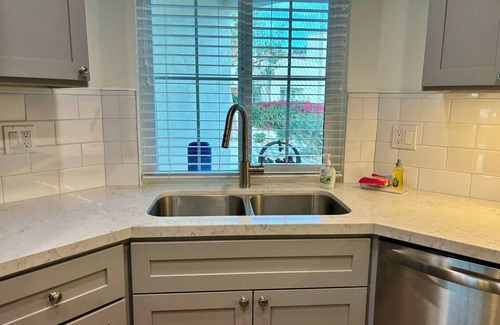 Palm Desert Condo | Wonderful 2 Bedroom Condon in Desert Breezes Resort.