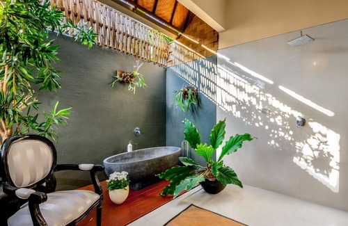 Drupadi Villa | Wonderful 2BR Villa, Near The Beach, Seminyak! W/Private Swimming Pool!