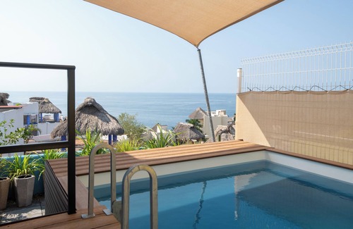 Hidalgo House | Wonderful 3-bedroom house with AC and rooftop swimming pool in Puerto Escondido