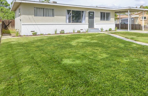 Los Banos House | Wonderful 3 bed 2 bath home with plenty of parking