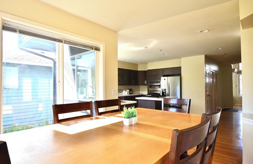 Kennydale House | Wonderful 4-bdrm, 2.5 bath home in Renton,15 min to Seattle,2 min to Coulon Park