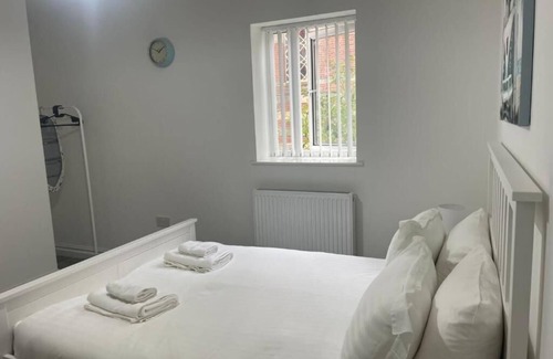 Liverpool House | Wonderful 6-bedroom 6 bathroom townhouse ,near Liverpool City Center.
