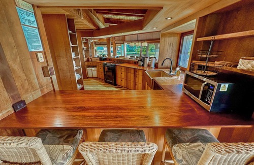 Hanalei House | Wonderful 6 Bedroom for 10 Hanalei Home. Beachfront!