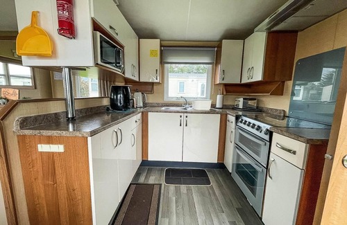 Clacton-on-Sea House | Wonderful 8 berth caravan at Valley Farm nearby Clacton-on-Sea ref 46396V
