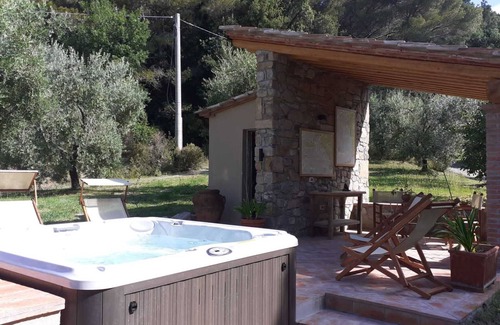 Pomaia Apartment | wonderful accommodations in an absolutely quiet location and with a huge garden