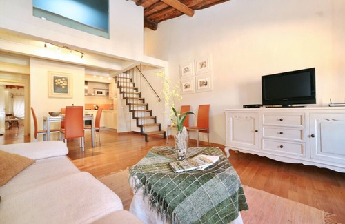 Lucca Historical Center Apartment | Wonderful Anfiteatro Square Apartment Inside the Walls