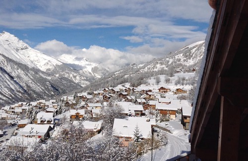 Saint-Martin-de-Belleville Apartment | Wonderful apartment next to the slopes, ski in/ski out; sleeps 6-8 people