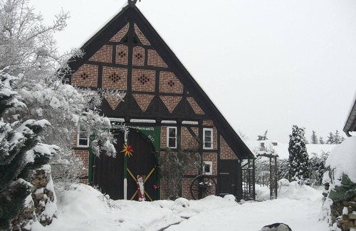 Jameln Apartment | Wonderful Apartment in Jameln with Generous Garden