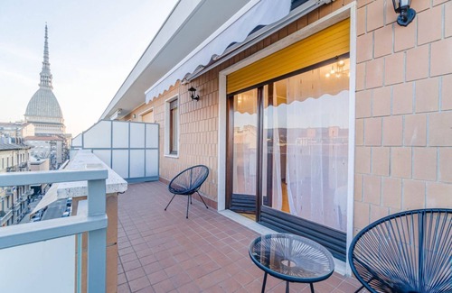 Vanchiglia Apartment | Wonderful apartment of about 60 sqm, perfect for 4 people, located on the fifth floor of a building with a lift (NOT suitable for disabled people - there are several steps to access it).The property is located in the heart of the city, a short distance f