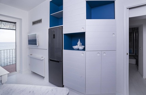 Marina del Cantone Apartment | Wonderful apartment on the sea