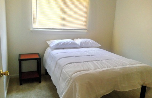 Kabrich Crescent Apartment | Wonderful Apartment in Hokie Nation!