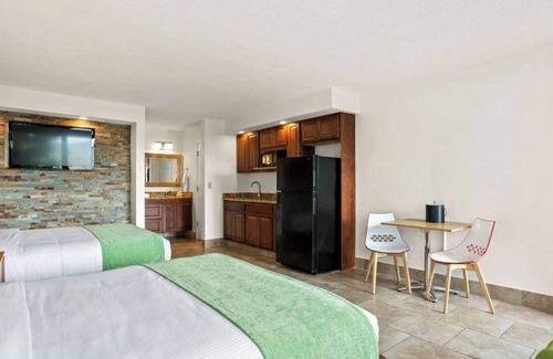 Historic Downtown Kissimmee Resort | Wonderful Apt Hotel with Pool in Kissimmee 1