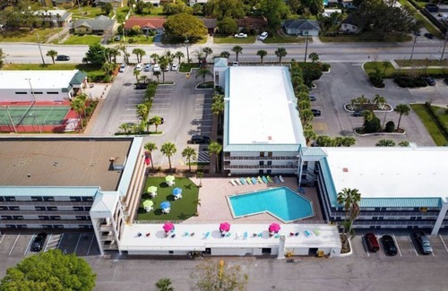 Historic Downtown Kissimmee Resort | Wonderful Apt Hotel with Pool in Kissimmee 1