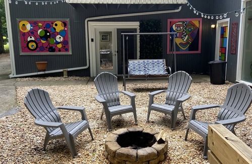 Fayetteville House | Wonderful Artistic Retreat, close to everything.