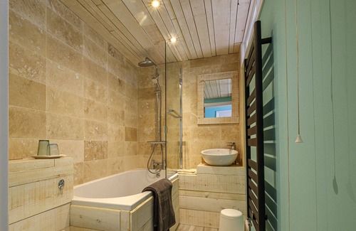 Exmouth House | Wonderful Beachside house sleeps 20 with Watersports, hot tub and swimming pool