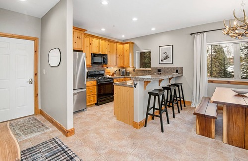 Vail Condo | Wonderful East Vail Condo w/Stunning Views, Free Shuttle Access, Hot Tub