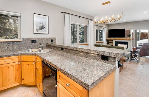 Vail Condo | Wonderful East Vail Condo w/Stunning Views, Free Shuttle Access, Hot Tub