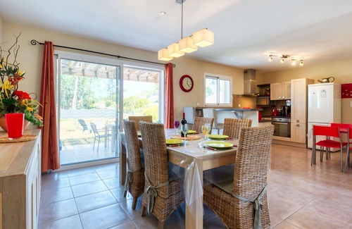 Vendays-Montalivet House | Wonderful private villa for 7 guests with A/C, WIFI, TV, patio and pets allowed