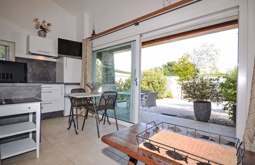 Morieres-les-Avignon Villa | Wonderful private villa for 6 guests with A/C, WIFI, private pool, TV and terrace