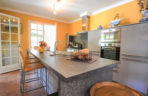 Morieres-les-Avignon Villa | Wonderful private villa for 6 guests with A/C, WIFI, private pool, TV and terrace