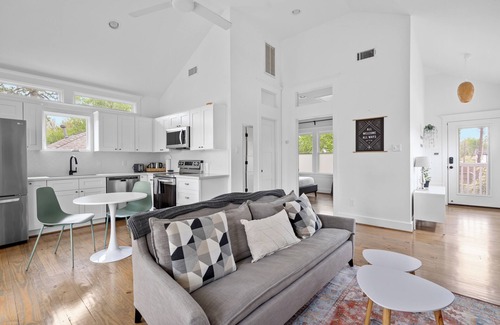 Northside Apartment | Wonderful Getaway 1BR with Balcony Views