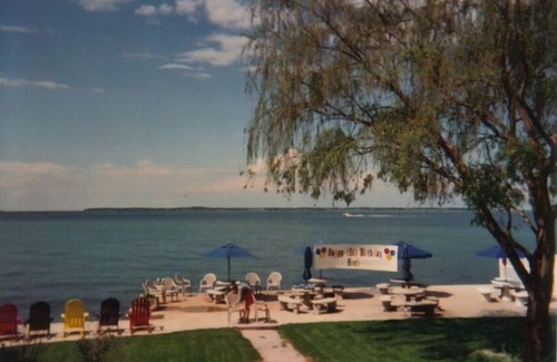 Marblehead House | WONDERFUL HOME for REUNIONS! OCT 24-26; OCT 31-NOV 2 OPEN! FALL ON LAKE ERIE!