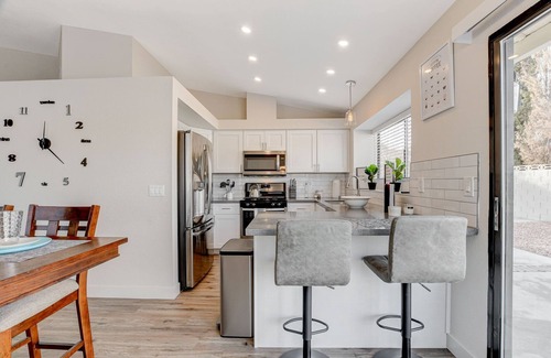 Paradise Valley House | Wonderful home near the strip and airport