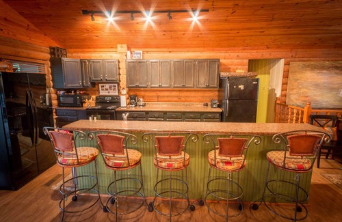 Edgemont House | Wonderful Lake Front Home with amazing views and access to the water