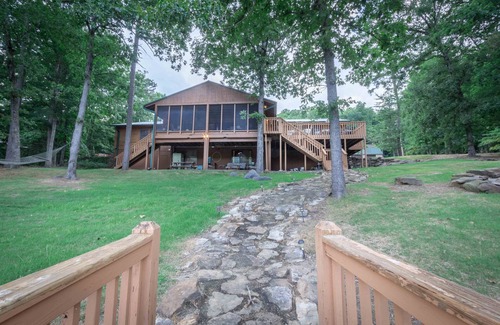 Edgemont House | Wonderful Lake Front Home with amazing views and access to the water