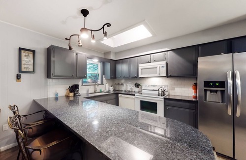 Kingsland House | Wonderful Lakefront Home w/Yard, Water Views, Central AC, WiFi, Private W/D