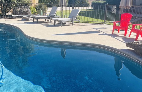 Bloomington House | Wonderful large family home, pool, hot tub, outdoor kitchen, Bear Claw Poppy