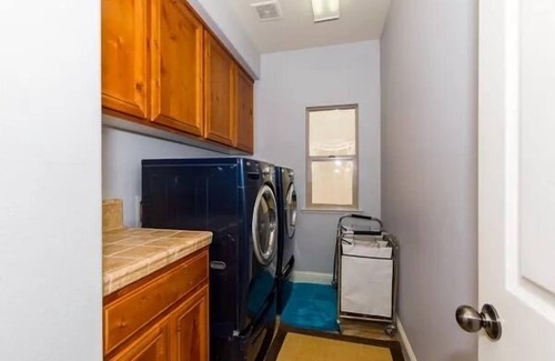 Roseville House | Wonderful Large Home very close to attractions! Newly painted exterior