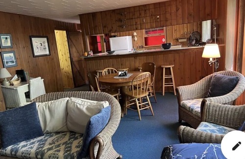 Three Lakes Cabin | Wonderful log cabin on quiet, sandy-bottom Franklin Lake